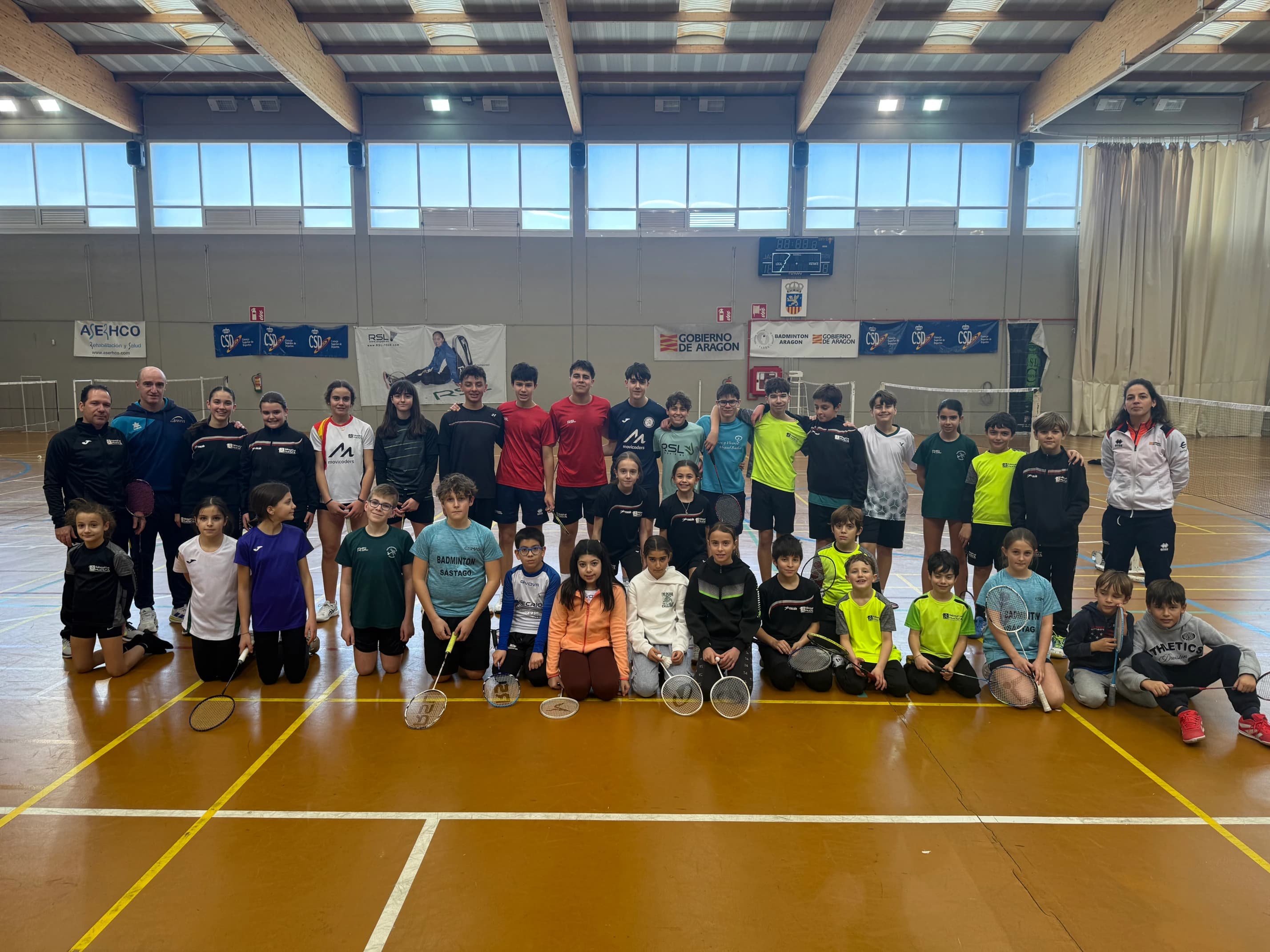 Alfajarín acoge una jornada clave para detectar el potencial del bádminton aragonés